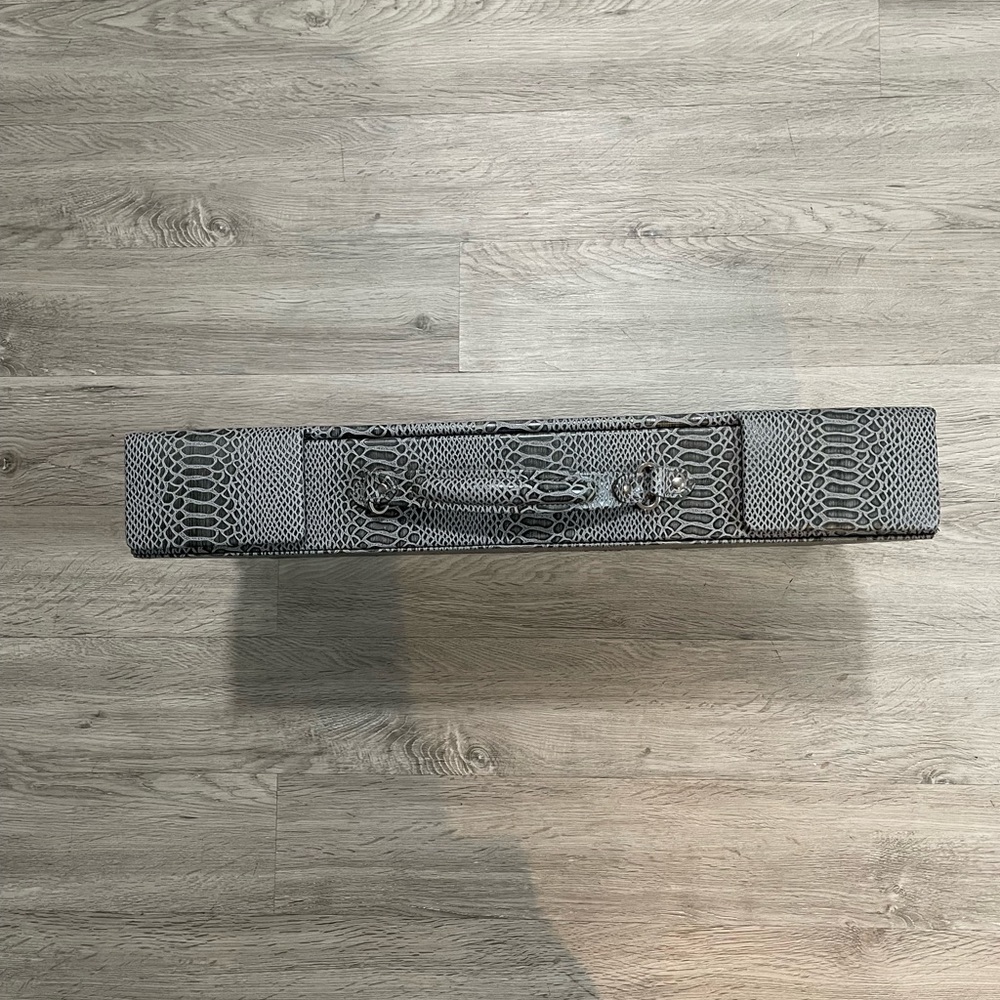 NWOT - Beautiful Grey Python Case - Picture 4 of 4